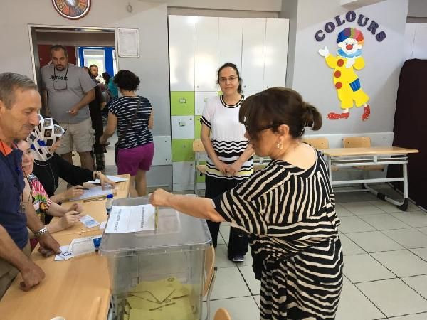 Sezen Aksu seçimde oy verdi : Başıma bir iş gelmeyecek değil mi? - Resim: 4