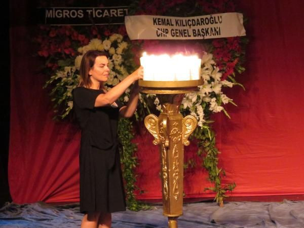 Enis Fosforoğlu'nun cenazesinde Hamdi Alkan ve eşinden skandal kare - Resim: 4