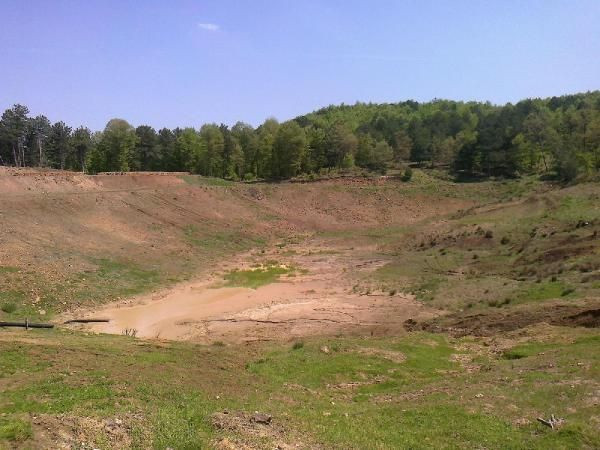 İsyan ettiren görüntü! Karagöl'de bir gram su kalmamış - Resim: 3