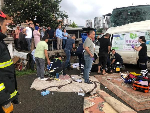 Ordu'da yolcu otobüsüyle minibüs çarpıştı! 3 kişi öldü 7 kişi yaralandı - Resim: 1