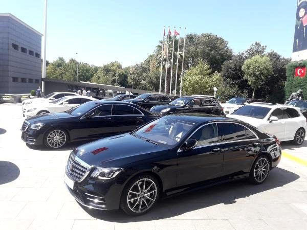 Emniyet'in önü lüks araç galerisine döndü! Değeri tam 40 milyonu buluyor - Resim: 2