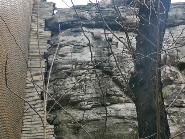 Avrat Taşı diye biliniyor! 16 asırlık tarihi eser İstanbul'da sıkışıp kaldı - Resim: 4