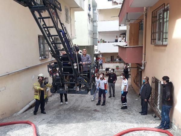 Maltepe'deki yangında can pazarı; mahsur kalan 1'i bebek 10 kişi kurtarıldı - Resim: 3