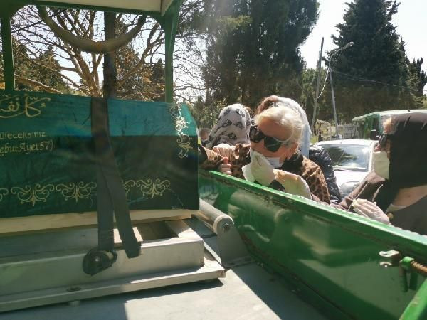 Ünlü modacı Nur Yerlitaş'ın cenazesi defnedildi Sibel Can detayı dikkat çekti - Resim: 3