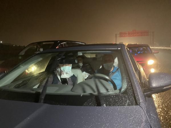 İstanbul'un çıkışı kilit! 65 yaş üstü vatandaşlar uzun kuyruklar oluşturdu - Resim: 1