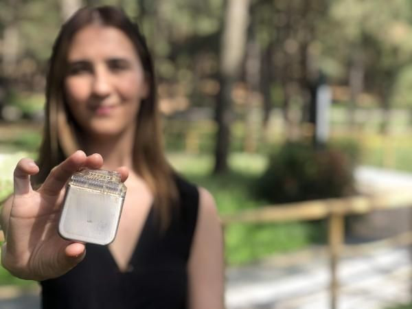 13 yaşında beyin pili takılan Pelin Köroğlu 16 yıldır böyle yaşıyor - Resim: 1