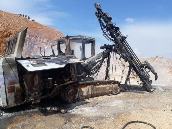 Bursa'da 1,5 milyon liralık iş makinesi cayır cayır yandı! - Resim: 2