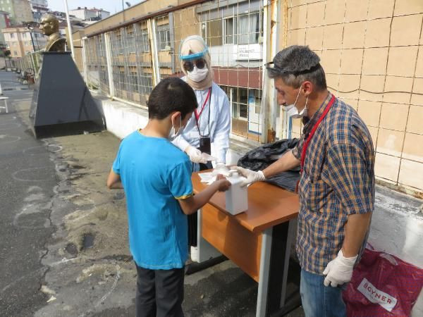 Koronavirüs gölgesinde LGS sınavı sona erdi! İşte dikkat çeken maske detayı - Resim: 2