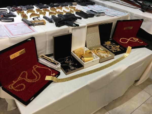 Uyuşturucu Baronu Halil Arslantaş'ta yakalanan takı setine fiyat biçilemedi - Resim: 3