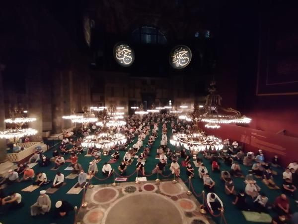Ayasofya-i Kebir Cami Şerif-in açılışının 3. gününde de sabah namazı yoğunluğu yaşandı - Resim: 3
