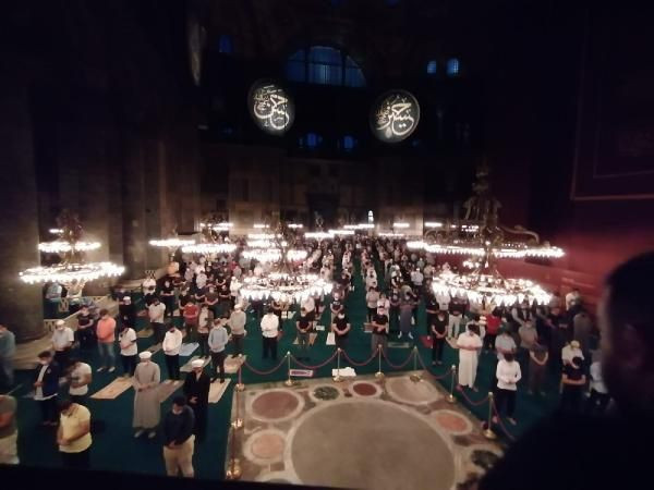 Ayasofya-i Kebir Cami Şerif-in açılışının 3. gününde de sabah namazı yoğunluğu yaşandı - Resim: 2