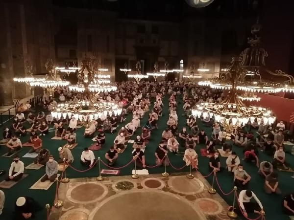 Ayasofya-i Kebir Cami Şerif-in açılışının 3. gününde de sabah namazı yoğunluğu yaşandı - Resim: 1