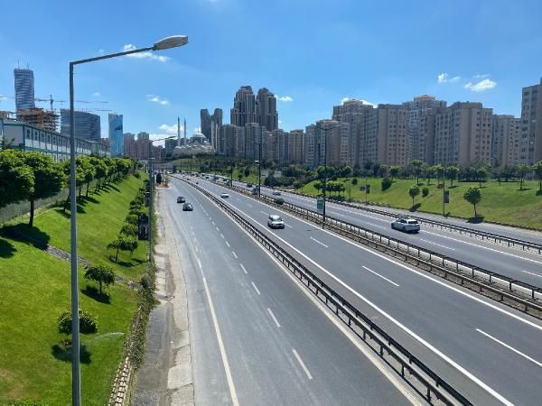 İstanbul'da bayramın ilk gününde yollar boş kaldı! - Resim: 1