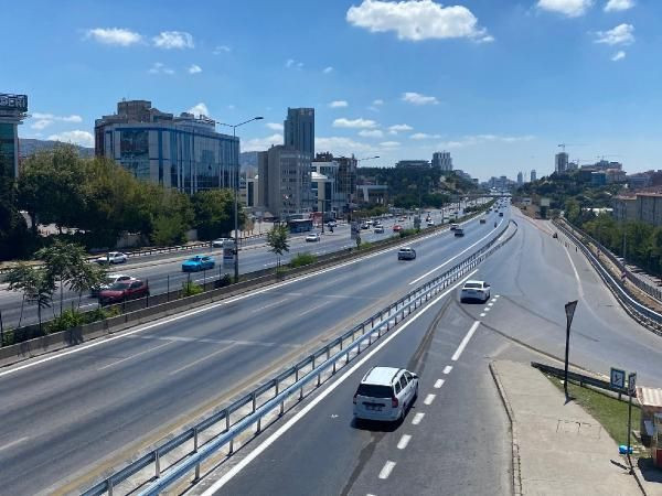 İstanbul'da bayramın ilk gününde yollar boş kaldı! - Resim: 3