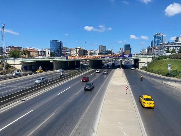 İstanbul'da bayramın ilk gününde yollar boş kaldı! - Resim: 4