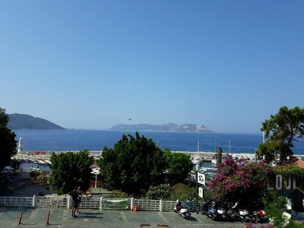 Ege'de yüksek tansiyon! Türk hücumbotu Kaş'a, Yunan hücumbotu Meis Adası'na yanaştı - Resim: 3