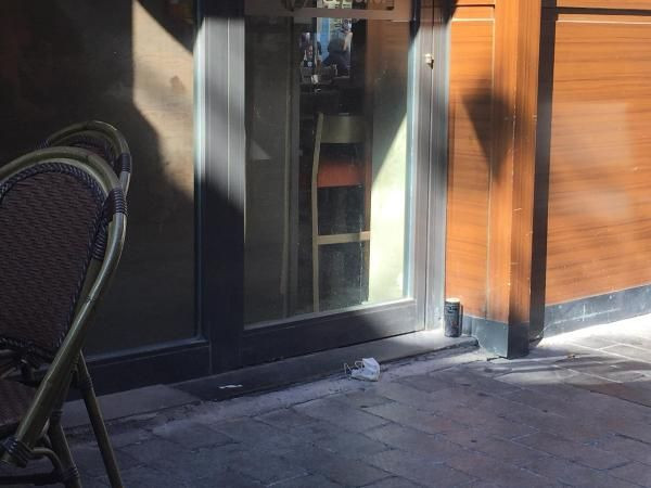 Bir kadın İzmir'de gündüz vakti sokak ortasına tuvaletini yaptı - Resim: 2