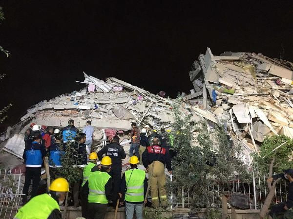 İzmir'de deprem! Somalı madenciler eylemi bırakıp yardım için İzmir'e koştu - Resim: 2