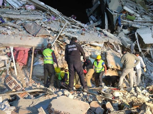 İzmir'de deprem! Somalı madenciler eylemi bırakıp yardım için İzmir'e koştu - Resim: 4