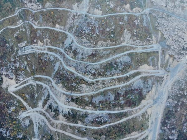 'Dünyanın en tehlikeli yolu’ Bayburt'ta! Bu yoldan geçmek cesaret istiyor - Resim: 1