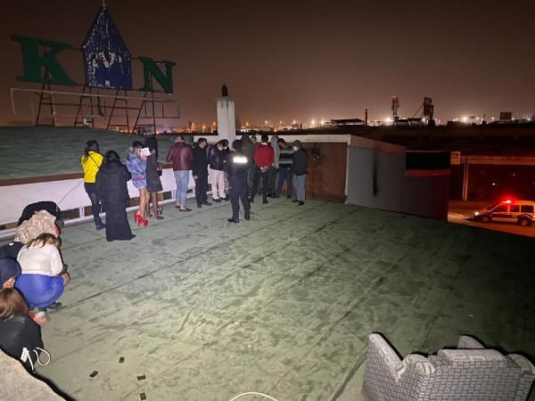 Konya'da inanılmaz kaçış! Pavyonu polis basınca çatıya kaçtılar - Resim: 3