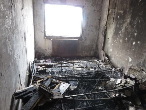 Ataşehir'deki dehşet evi görüntülendi! Ellerini ve ayaklarını bağlayıp evi ateşe verdi - Resim: 2