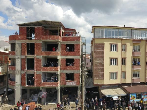 Bursa'da TIR'ın üzerine devrildiği otomobil yandı! 1 kişi öldü 2 yaralı var - Resim: 3