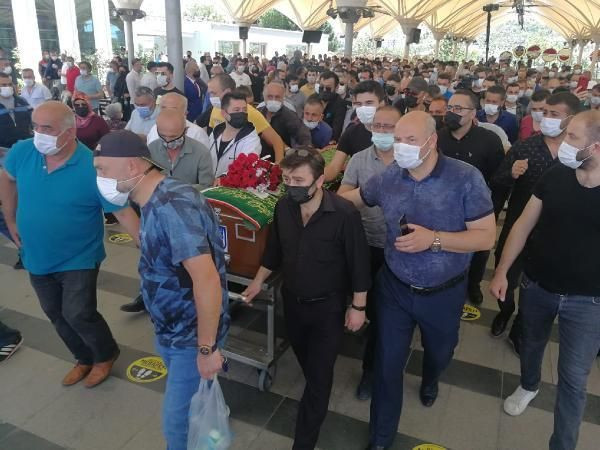 Şarkıcı Oğuz Yılmaz'ın eşi Aylin Yılmaz mezarını ziyaret etti sözleri yürekleri burktu - Resim: 4