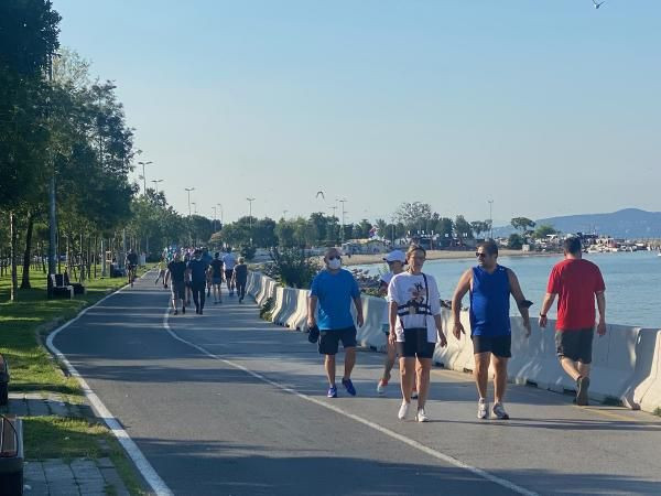 Kısıtlamasız ilk pazar günü! İstanbullular sahile koştu - Resim: 1