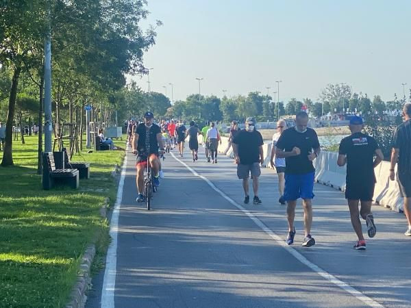 Kısıtlamasız ilk pazar günü! İstanbullular sahile koştu - Resim: 3