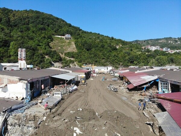 'Zarar çok büyük' deyip Sinop'taki sel felaketini anlattı: Ayancık ömründe böyle afet görmedi - Resim: 2