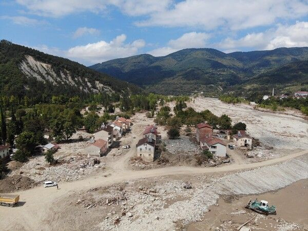 'Göz göre göre gittiler' deyip Sinop Ayancık'taki felaketi anlattı: Cesedi... - Resim: 2
