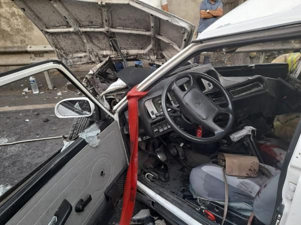 Bakırköy'de kaza sonrası cadde savaş alanına döndü! 4 yaralı var - Resim: 1