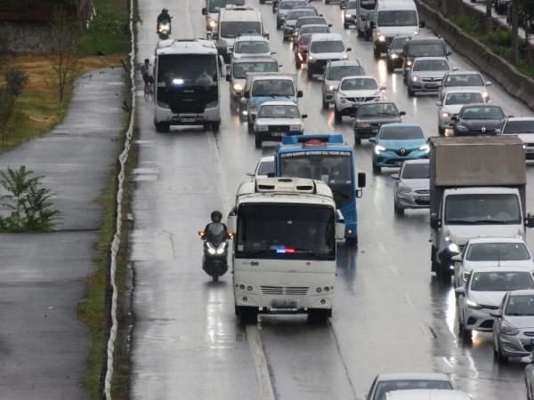 İstanbul'da sürücülerin yeni kabusu: Çakarlı minibüsler - Resim: 1