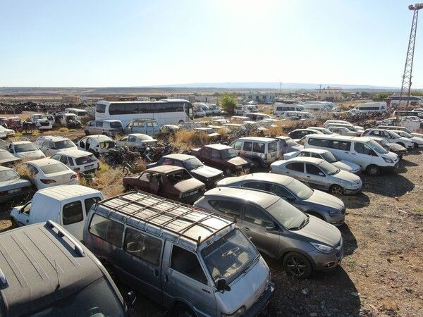 Milyonlarca TL değerinde! Diyarbakır'da araçlar toprağa gömülüyor: Çürümeye terk edildi - Resim: 1