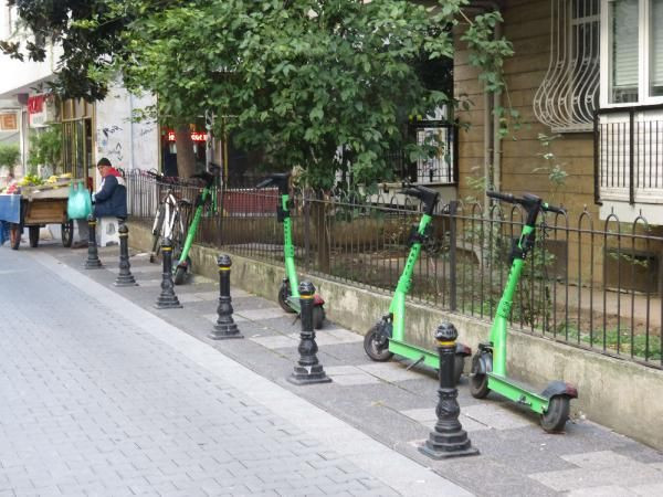 İstanbul'da kaldırımlarda Scooter'dan sonra moped işgali! Şikayet yağıyor - Resim: 3