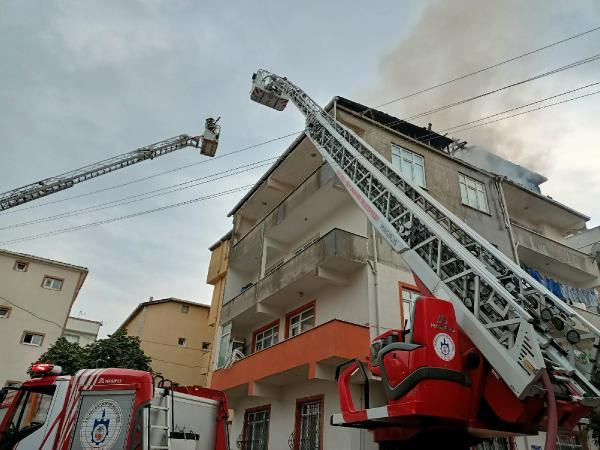 Gebze'de apartmanda yangın! Söndürme çalışmalarını izlerken fenalaştılar - Resim: 3