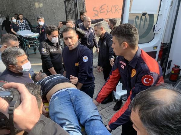 Adana'da eşine kızıp damdan atladı! Komşusunun üzerine düştü - Resim: 1