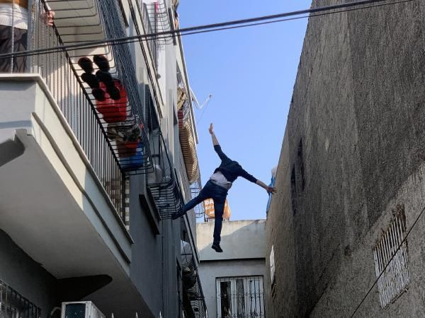 Adana'da eşine kızıp damdan atladı! Komşusunun üzerine düştü - Resim: 2