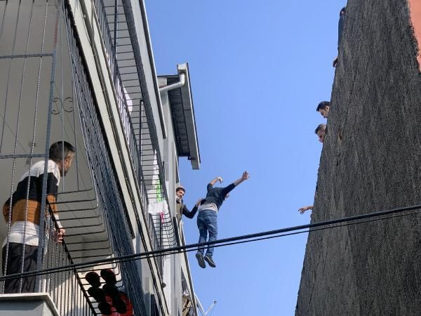 Adana'da eşine kızıp damdan atladı! Komşusunun üzerine düştü - Resim: 3