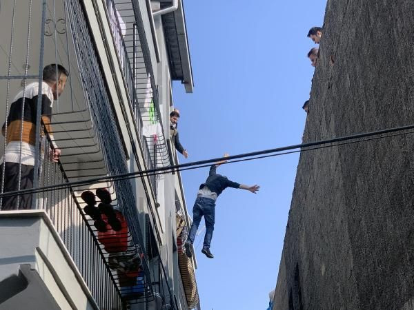 Adana'da eşine kızıp damdan atladı! Komşusunun üzerine düştü - Resim: 4