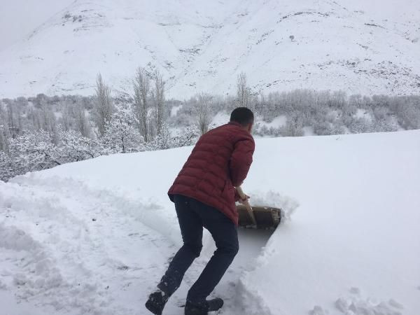 Beyaz esaret yolları kapattı! Halk zor anlar yaşadı: İşte Türkiye'den kış manzaraları... - Resim: 4