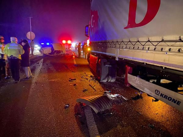 Aydın'da feci kaza! Otomobil TIR'a arkadan çarptı: 2 ölü, 3 yaralı var - Resim: 3