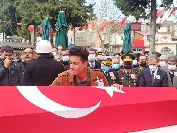Şehit Sözleşmeli Er Ertuğrul Ulupınar son yolculuğuna uğurlandı! Törende gözyaşları sel oldu - Resim: 2