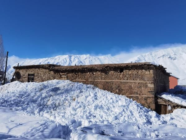Tunceli Ovacık'tan inanılmaz görüntüler! Evler kara gömüldü hayat durdu - Resim: 3