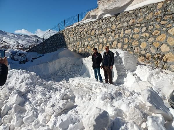 Malatya'da yoğun kar yağışı! Buzlanan yolda 10 araç birbirine girdi - Resim: 3