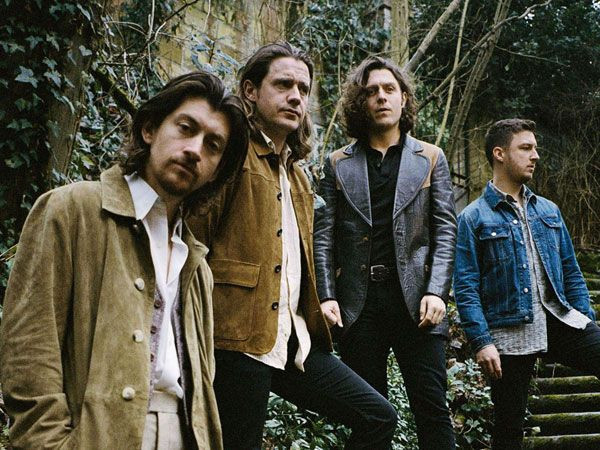 Dünyaca ünlü rock grubu Arctic Monkeys'in Beyoğlu gecesi olaylı bitti! Bakkalın saldırısına uğradılar - Resim: 2