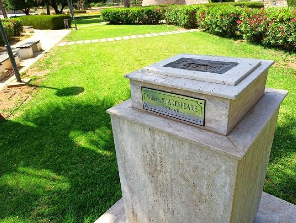 KKTC’de İngiliz Yazar William Shakespeare’nin 150 bin TL'lik büstünü çaldılar - Resim: 0