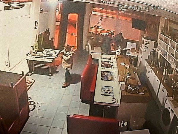 İstanbul'da dehşet! Mezarını kazdırıp cinsel saldırıda bulundu - Resim: 0