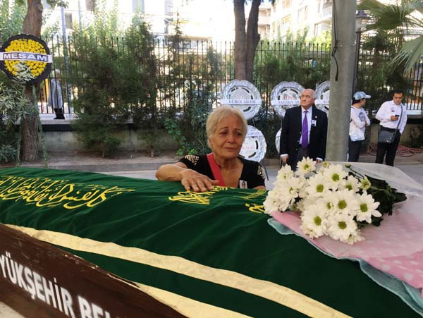 Ünlü sanatçıya büyük vefasızlık! Son yolculuğunda kimse yoktu - Resim: 1